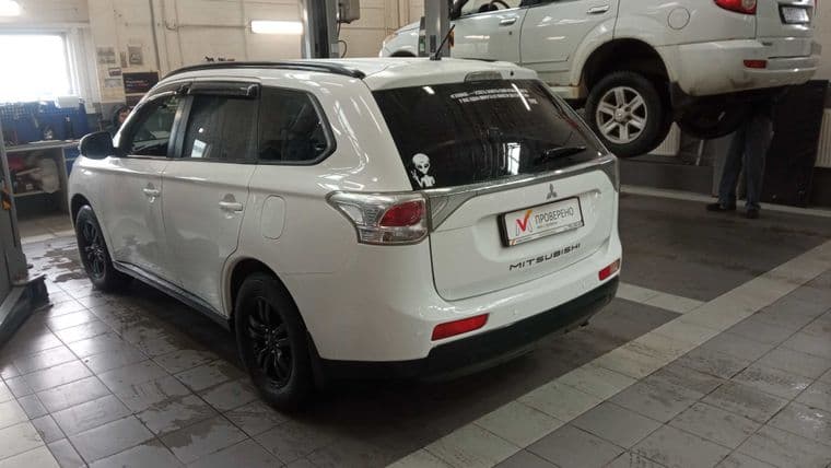Mitsubishi Outlander, 2013 - вид 3