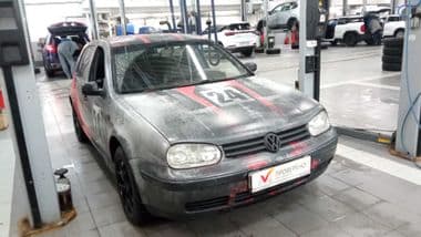 Volkswagen Golf 1998 года, 300 585 км - вид 2