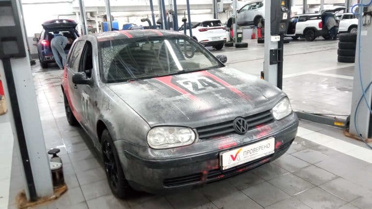 Volkswagen Golf 1998 года, 300 585 км - вид 2