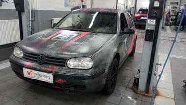 Volkswagen Golf 1998 года, 300 585 км - вид 1