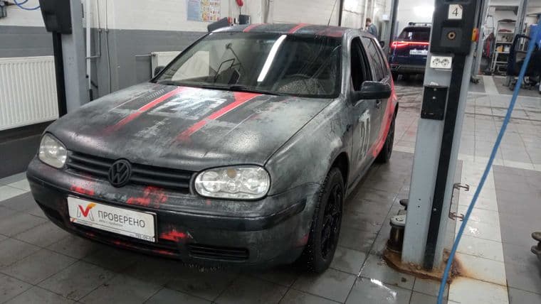 Volkswagen Golf 1998 года, 300 585 км - вид 1
