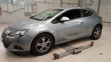 Opel Astra GTC 2012 года, 131 924 км - вид 1