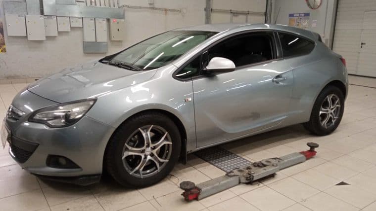 Opel Astra GTC 2012 года, 131 924 км - вид 1