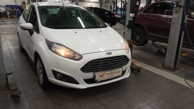 Ford Fiesta 2015 года, 109 148 км - вид 2