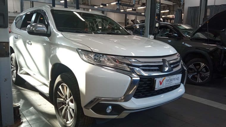Mitsubishi Pajero Sport 2017 года, 122 497 км - вид 2