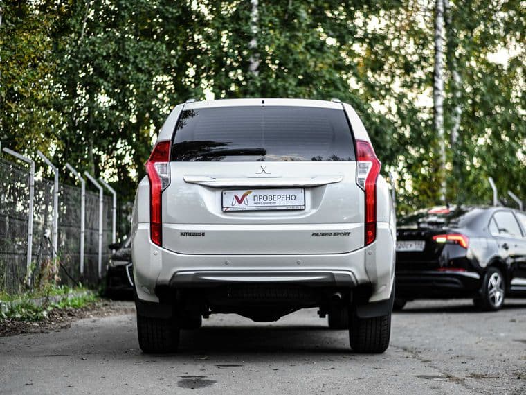 Mitsubishi Pajero Sport, 2017 - вид 3