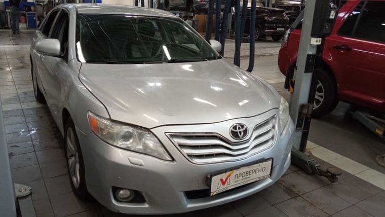 Toyota Camry 2010 года, 287 518 км - вид 2
