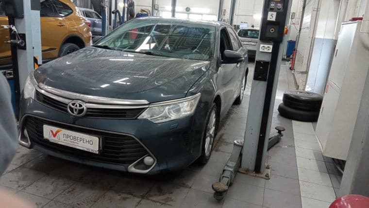 Toyota Camry 2015 года, 280 970 км - вид 1