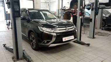 Mitsubishi Outlander 2017 года, 124 679 км - вид 2