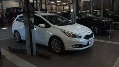 Kia Ceed 2013 года, 292 000 км - вид 2