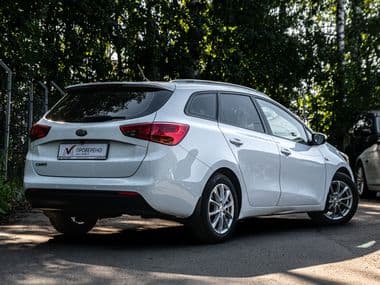 KIA Ceed 2013 года, 292 000 км - вид 2