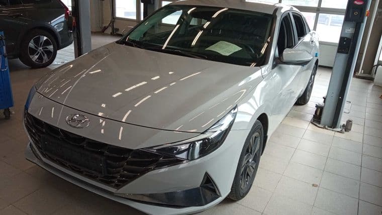 Hyundai Elantra 2022 года, 8 347 км - вид 1