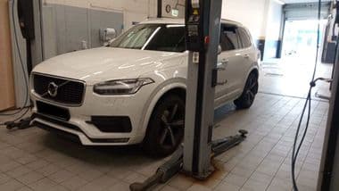Volvo XC90 2017 года, 140 730 км - вид 1