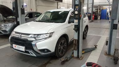 Mitsubishi Outlander 2020 года, 154 037 км - вид 1