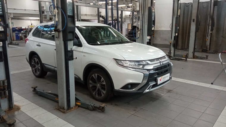 Mitsubishi Outlander 2020 года, 154 037 км - вид 2