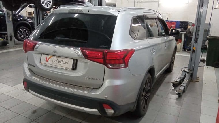 Mitsubishi Outlander, 2017 - вид 2