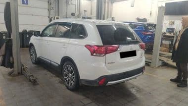 Mitsubishi Outlander 2017 года, 191 670 км - вид 1