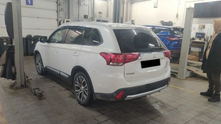 Mitsubishi Outlander 2017 года, 191 670 км - вид 1