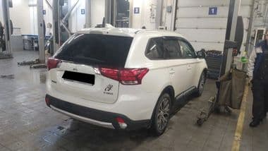 Mitsubishi Outlander 2017 года, 191 670 км - вид 2