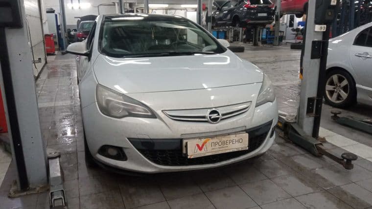 Opel Astra GTC, 2012 - вид 1