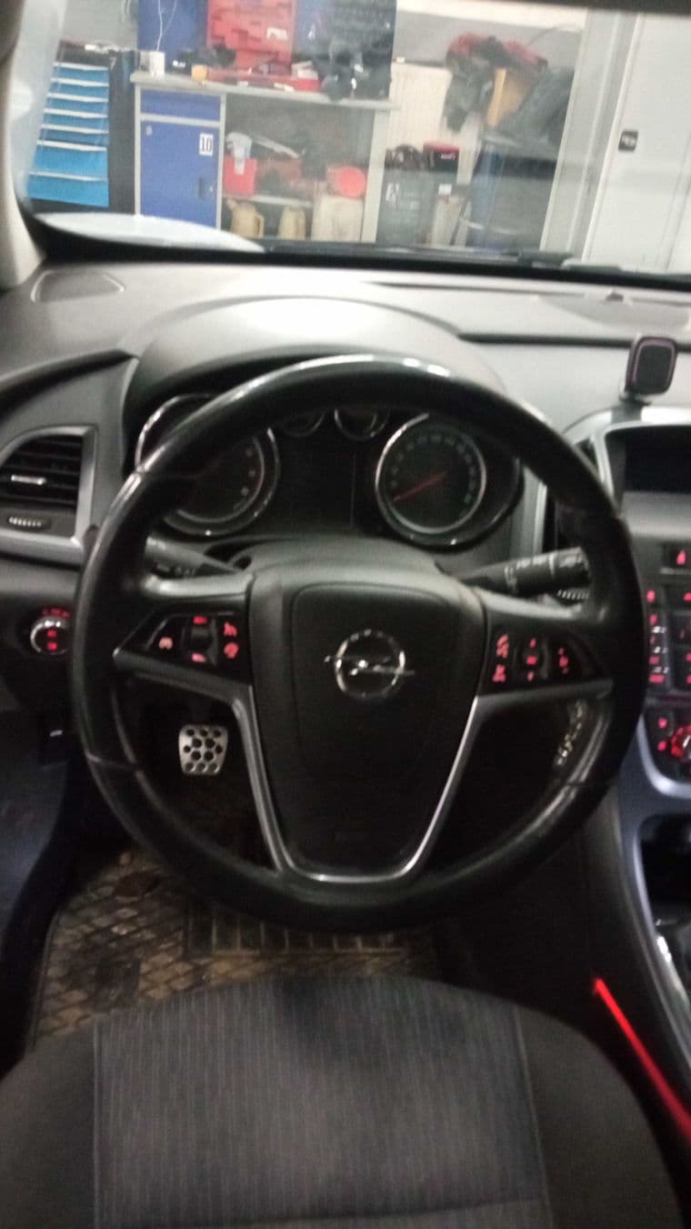 Opel Astra GTC, 2012 - вид 4