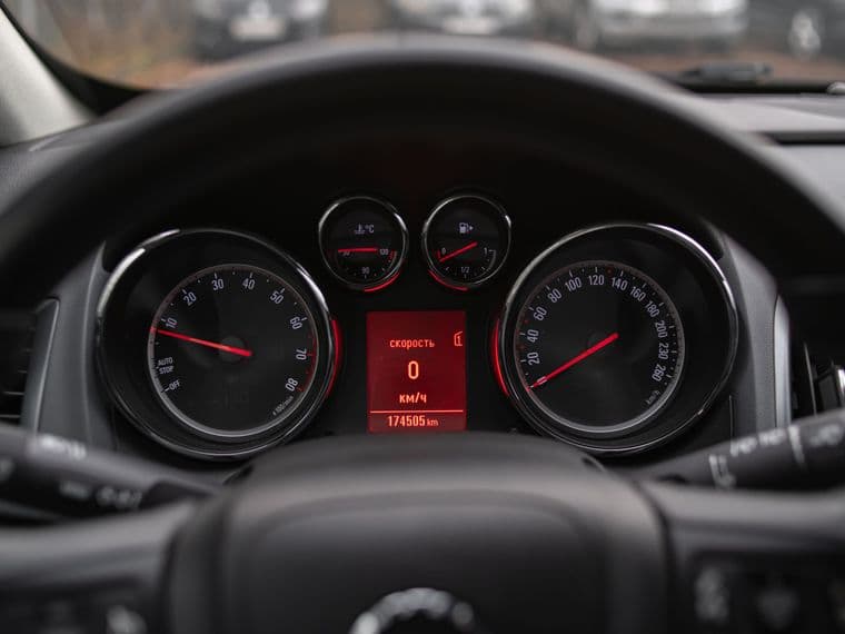 Opel Astra GTC, 2012 - вид 4