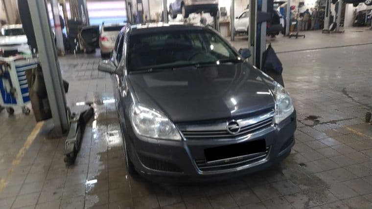 Opel Astra 2011 года, 142 941 км - вид 2