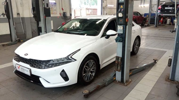 KIA K5 2021 года, 56 279 км - вид 1