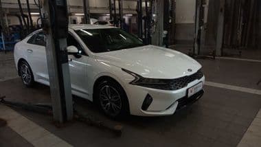 KIA K5 2021 года, 56 279 км - вид 2