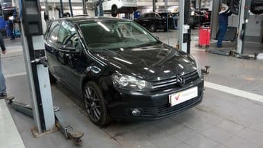 Volkswagen Golf 2011 года, 110 564 км - вид 2