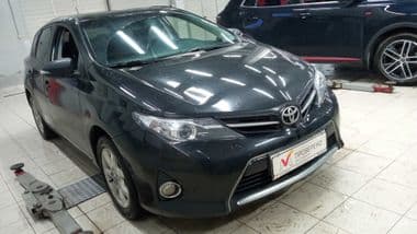 Toyota Auris 2014 года, 174 317 км - вид 2