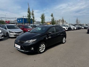 Toyota Auris 2014 года, 174 317 км - вид 1