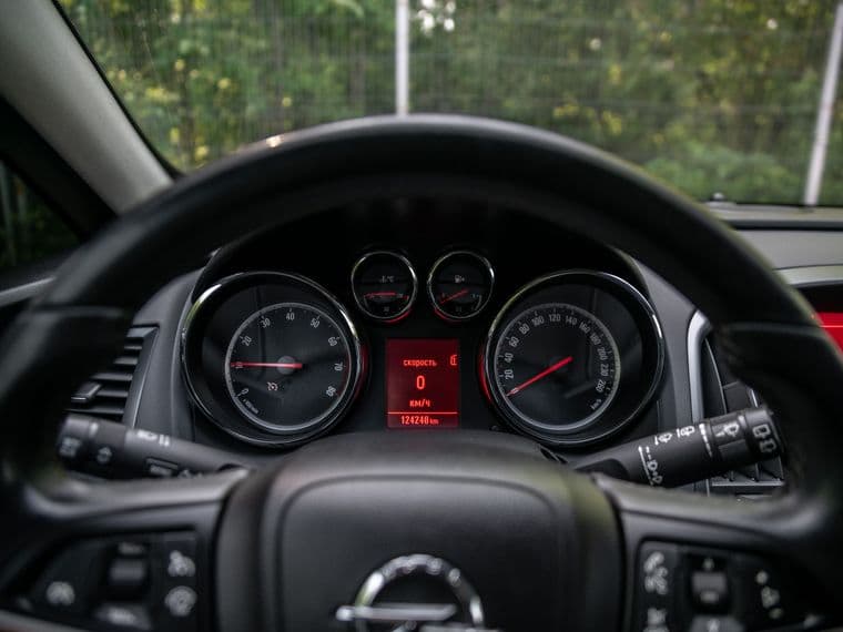 Opel Astra GTC, 2012 - вид 4