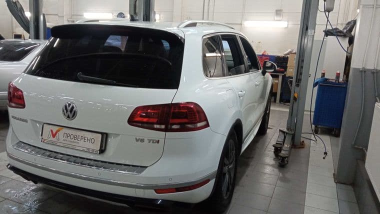 Volkswagen Touareg, 2017 - вид 2