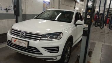 Volkswagen Touareg 2017 года, 229 990 км - вид 1