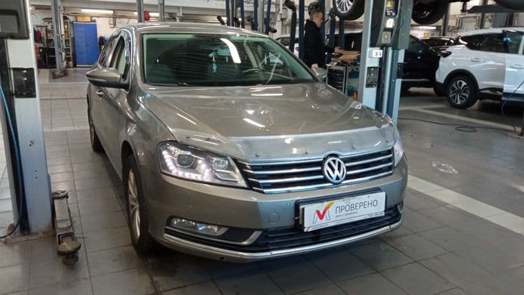 Volkswagen Passat 2012 года, 146 816 км - вид 2