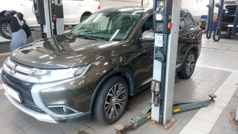 Mitsubishi Outlander 2016 года, 99 344 км - вид 1