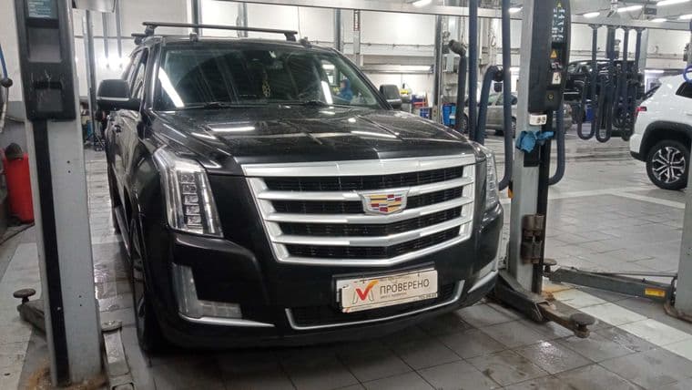 Cadillac Escalade 2016 года, 260 000 км - вид 2