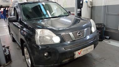 Nissan X-Trail 2010 года, 230 500 км - вид 2