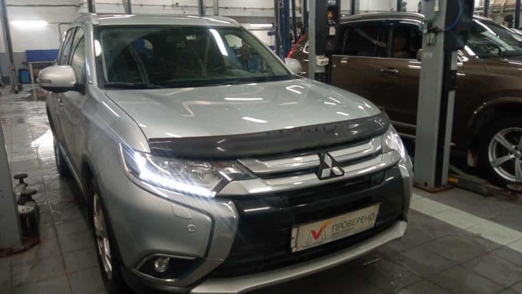 Mitsubishi Outlander, 2018 - вид 1