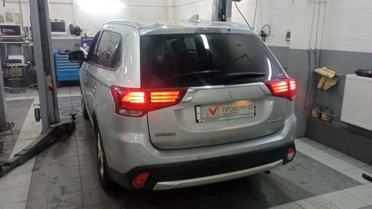Mitsubishi Outlander, 2018 - вид 3
