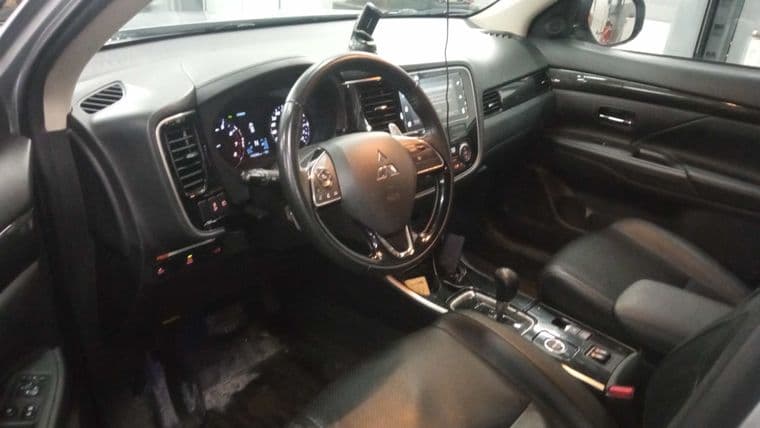 Mitsubishi Outlander, 2018 - вид 4