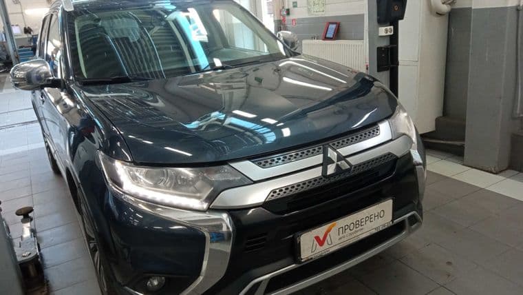 Mitsubishi Outlander 2019 года, 140 000 км - вид 2