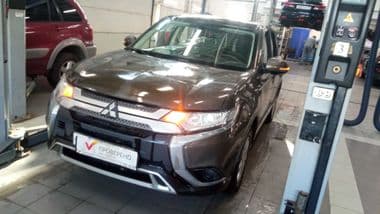 Mitsubishi Outlander 2021 года, 105 979 км - вид 1