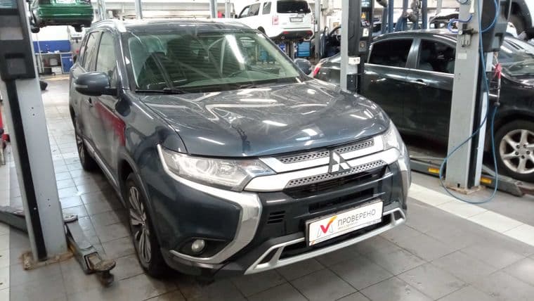 Mitsubishi Outlander 2021 года, 87 000 км - вид 2