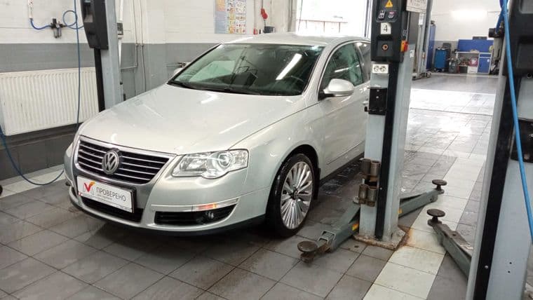 Volkswagen Passat 2010 года, 317 000 км - вид 1