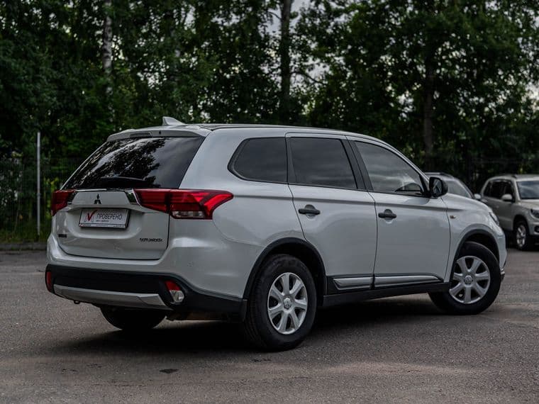 Mitsubishi Outlander 2017 года, 151 508 км - вид 2