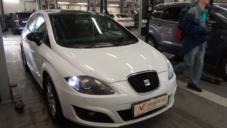SEAT Leon 2012 года, 263 219 км - вид 2