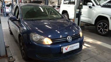 Volkswagen Golf 2011 года, 137 438 км - вид 2