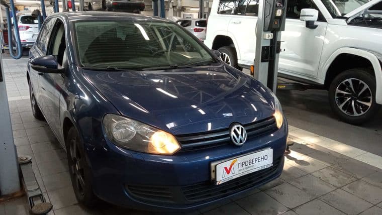 Volkswagen Golf 2011 года, 137 438 км - вид 2